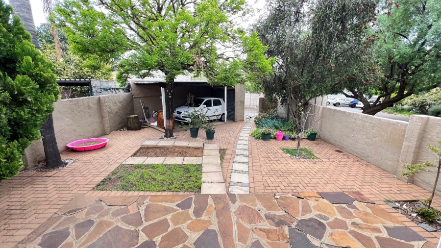 2 Bedroom Property for Sale in Langenhovenpark Free State